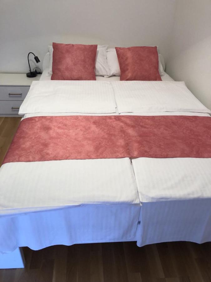 Apartmani Gavran Pirovac Buitenkant foto