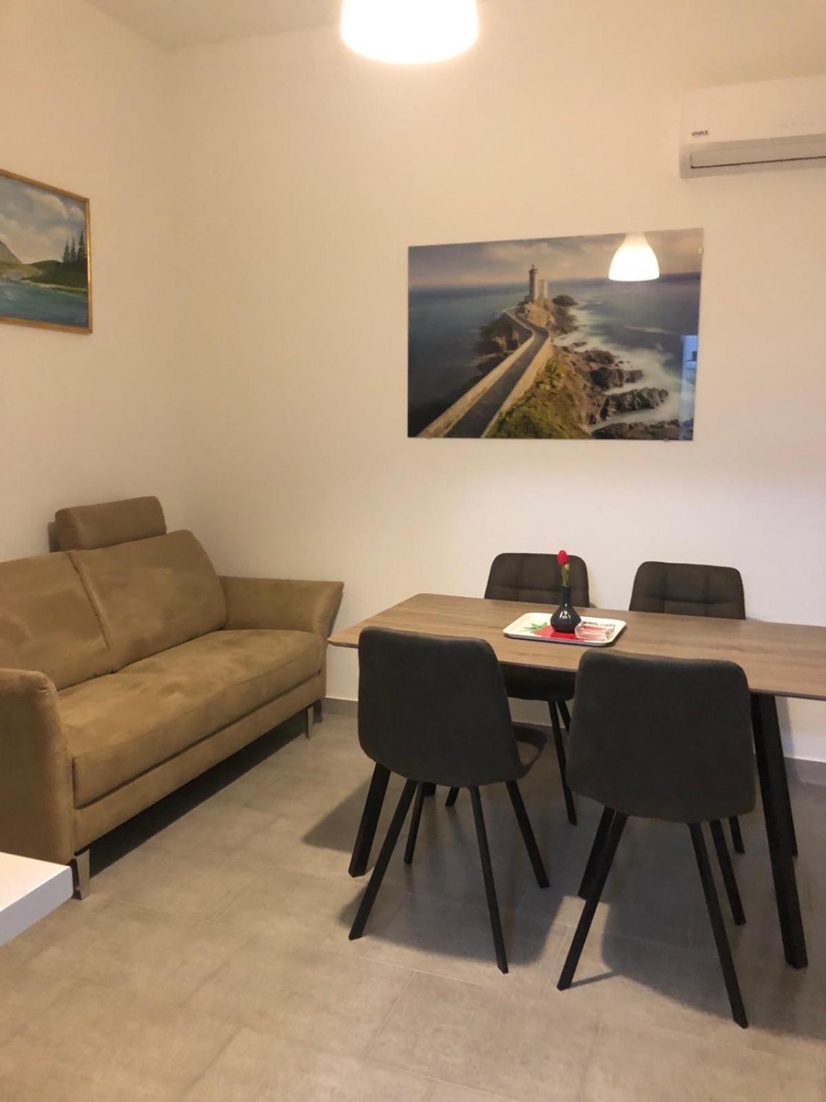 Apartmani Gavran Pirovac Buitenkant foto